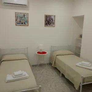  Hébergement de vacances Le Casette Di Nonna Rosa In Fontanarossa Airport Italie